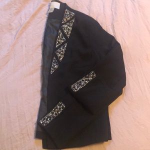 A very cute black business blazer/jacket!